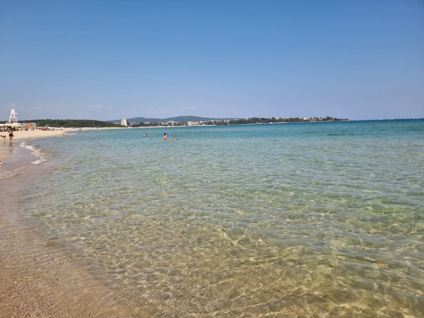 Кристално чиста вода